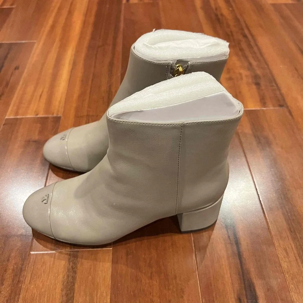 Tory Burch Boots Shoes New NIB Shelby Dust Storm 50mm Women Shoe Taupe Gray Sz 5
